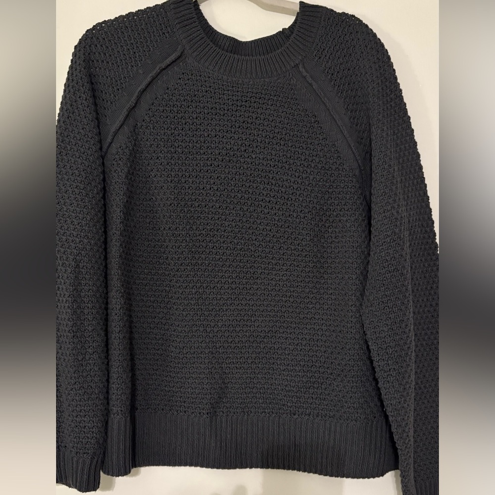Gap sweater